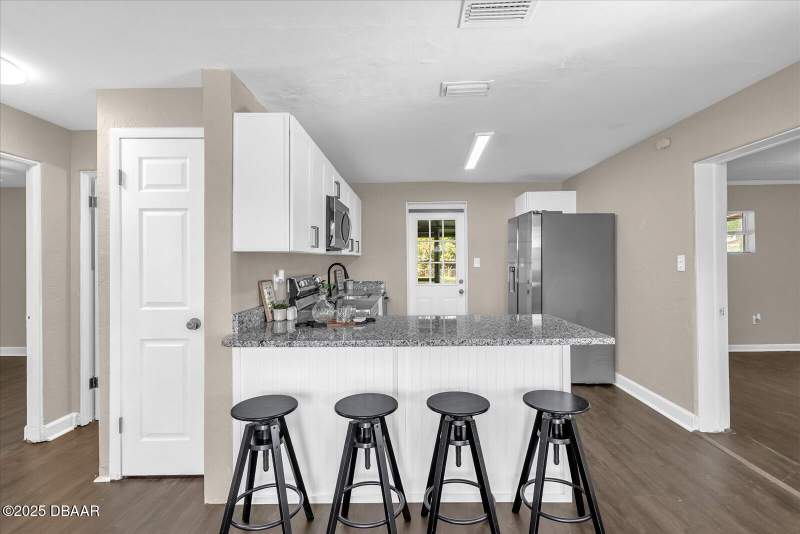 3 bedroom Single Family Residence at 461 Brentwood Drive, Mason Park Homes, Daytona Beach — photo 4