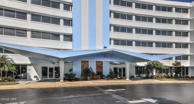 2 bedroom Condominium at 1224 S Peninsula Drive #406, Pendleton Club Condo, Daytona Beach — photo 2
