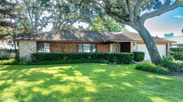 1203 Overbrook Drive home for sale in Northbrook