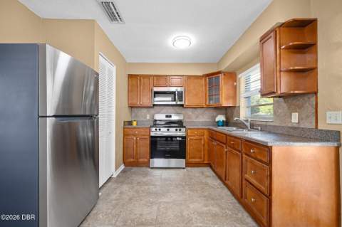 1324 Granada Avenue, Daytona Beach FL - photo 9 of 32