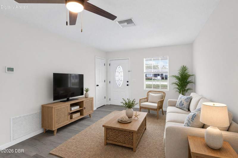 3 bedroom Single Family Residence at 1025 Pinder Street, Deltona Lakes, Deltona — photo 4