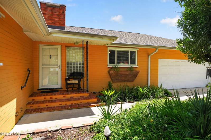 4 bedroom Single Family Residence at 2229 S Peninsula Drive, White, Daytona Beach — photo 2