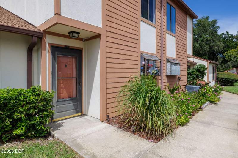 2 bedroom Condominium at 105 White Fawn Drive #1050, Deerwood Condo, Daytona Beach — photo 2