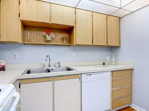 275 Indigo Drive #105, Daytona Beach FL - photo 21 of 68