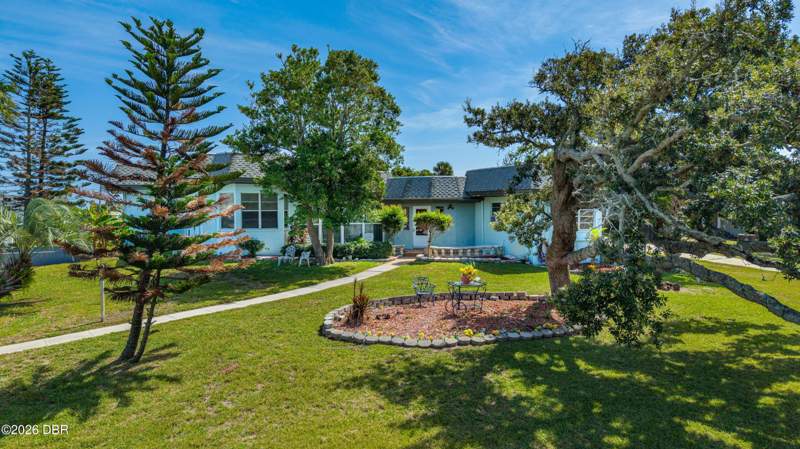 3 bedroom Single Family Residence at 2201 S Peninsula Drive, Bridgeport Heights, Daytona Beach — photo 2