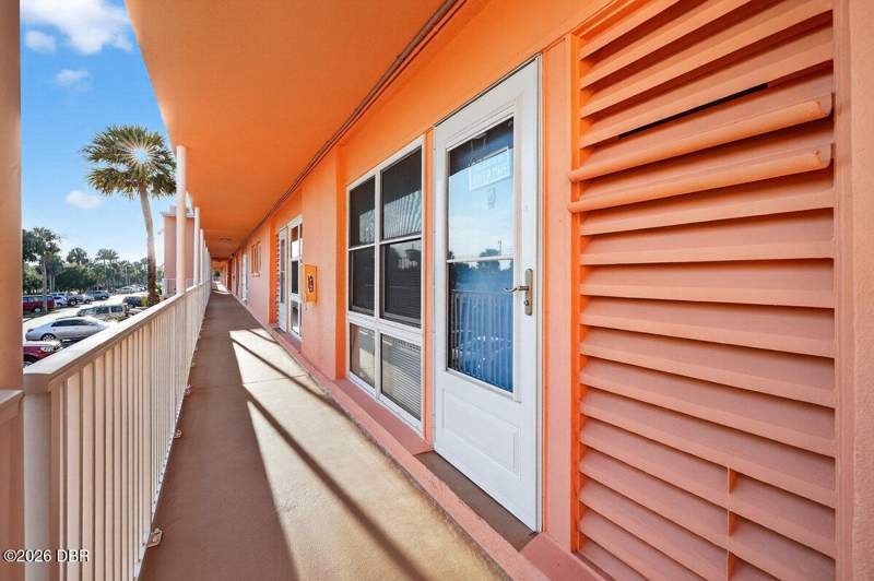 2 bedroom Condominium at 721 S Beach Street #205, Daytona Beach Riverhouse Condos, Daytona Beach — photo 3