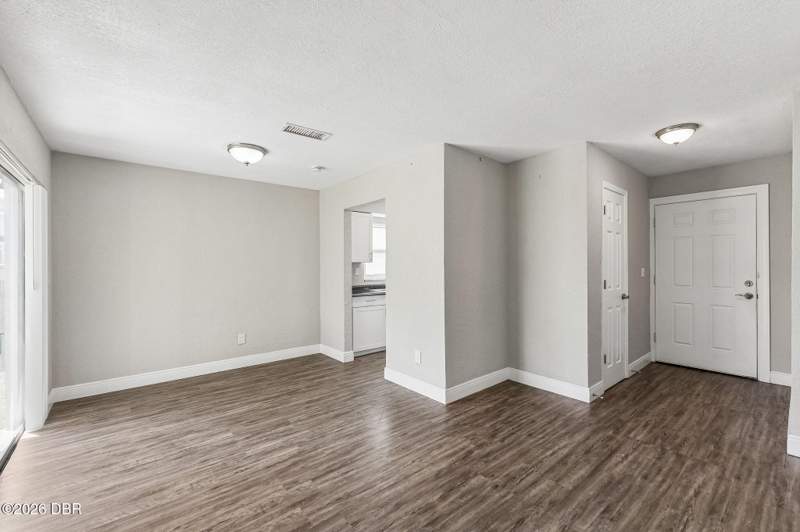 3 bedroom Single Family Residence at 1567 Derbyshire Road, Highland Park, Daytona Beach — photo 5
