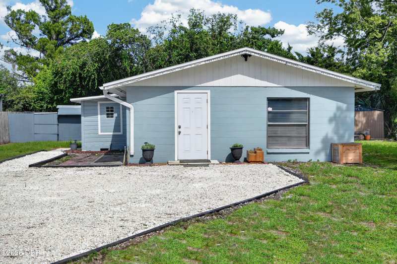 3 bedroom Single Family Residence at 1214 Flomich Street, Highland Park, Daytona Beach — photo 1