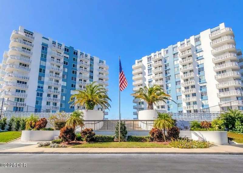 2 bedroom Condominium at 935 N Halifax Avenue #402, Bayshore Bath & Tennis Club Condo, Daytona Beach — photo 1