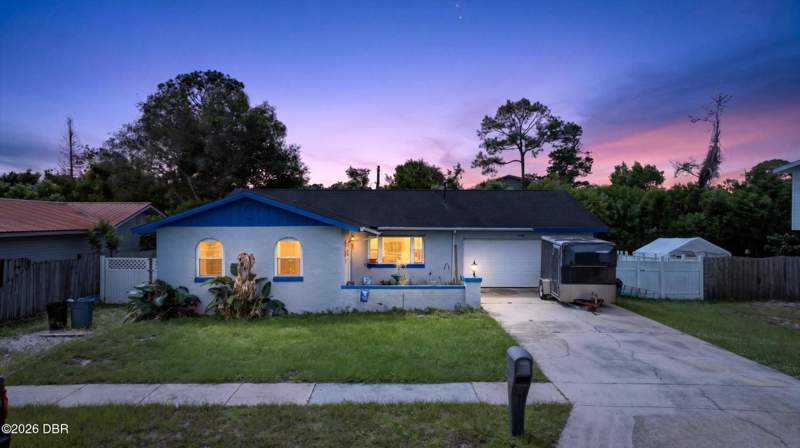 3 bedroom Single Family Residence at 1339 S Shangri-La Drive, Shangri La, Daytona Beach — photo 2