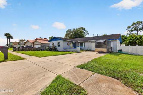 1339 S Shangri-La Drive, Daytona Beach FL - photo 11 of 60