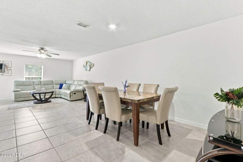 5 bedroom Single Family Residence at 71 Royal Oak Drive, Palm Coast Sec 32, Palm Coast — photo 3