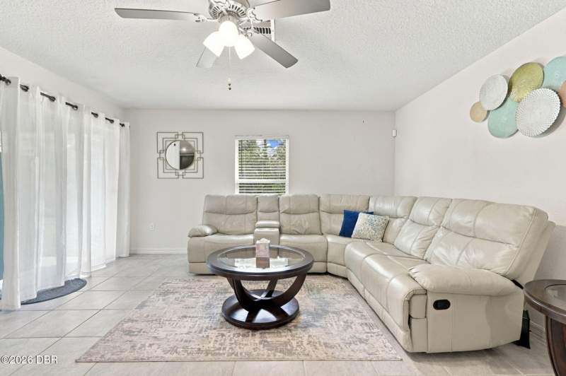 5 bedroom Single Family Residence at 71 Royal Oak Drive, Palm Coast Sec 32, Palm Coast — photo 4