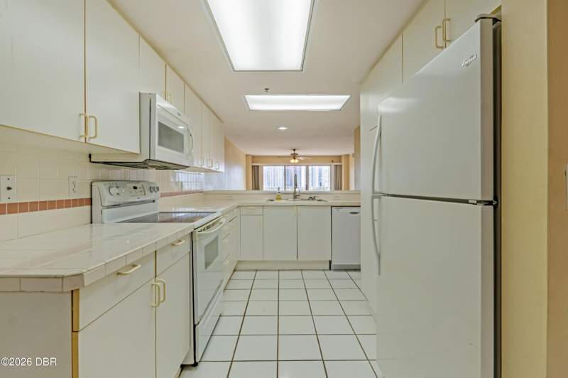2 bedroom Condominium at 4 Oceans West Boulevard #601A, Oceans Cloverleaf North Condo, Daytona Beach Shores — photo 4