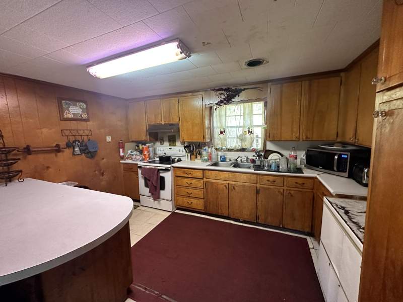 4 bedroom Detached Single Family at 742 Kit Dr, Staff Add Crestview, Crestview — photo 2