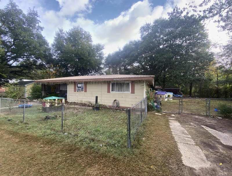 4 bedroom Detached Single Family at 742 Kit Dr, Staff Add Crestview, Crestview — photo 1