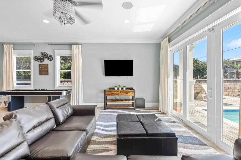 8 bedroom Detached Single Family at 84 Sarasota Street, Frangista Beach, Miramar Beach — photo 5