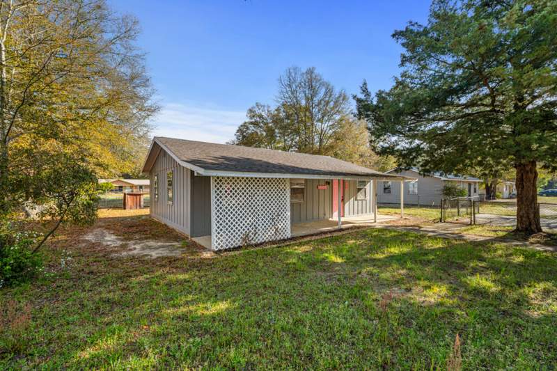 3 bedroom Detached Single Family at 39 Will Kelly Avenue, DeFuniak Springs, DeFuniak Springs — photo 2