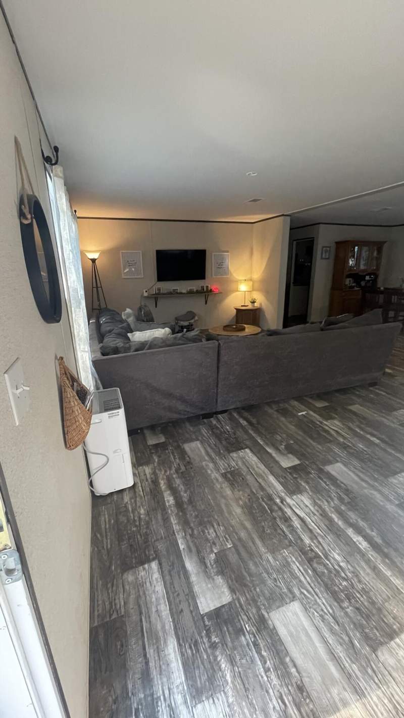 3 bedroom Mobile Home at 187 E Violet Lane, Oakwood Hills Unit 1, DeFuniak Springs — photo 2
