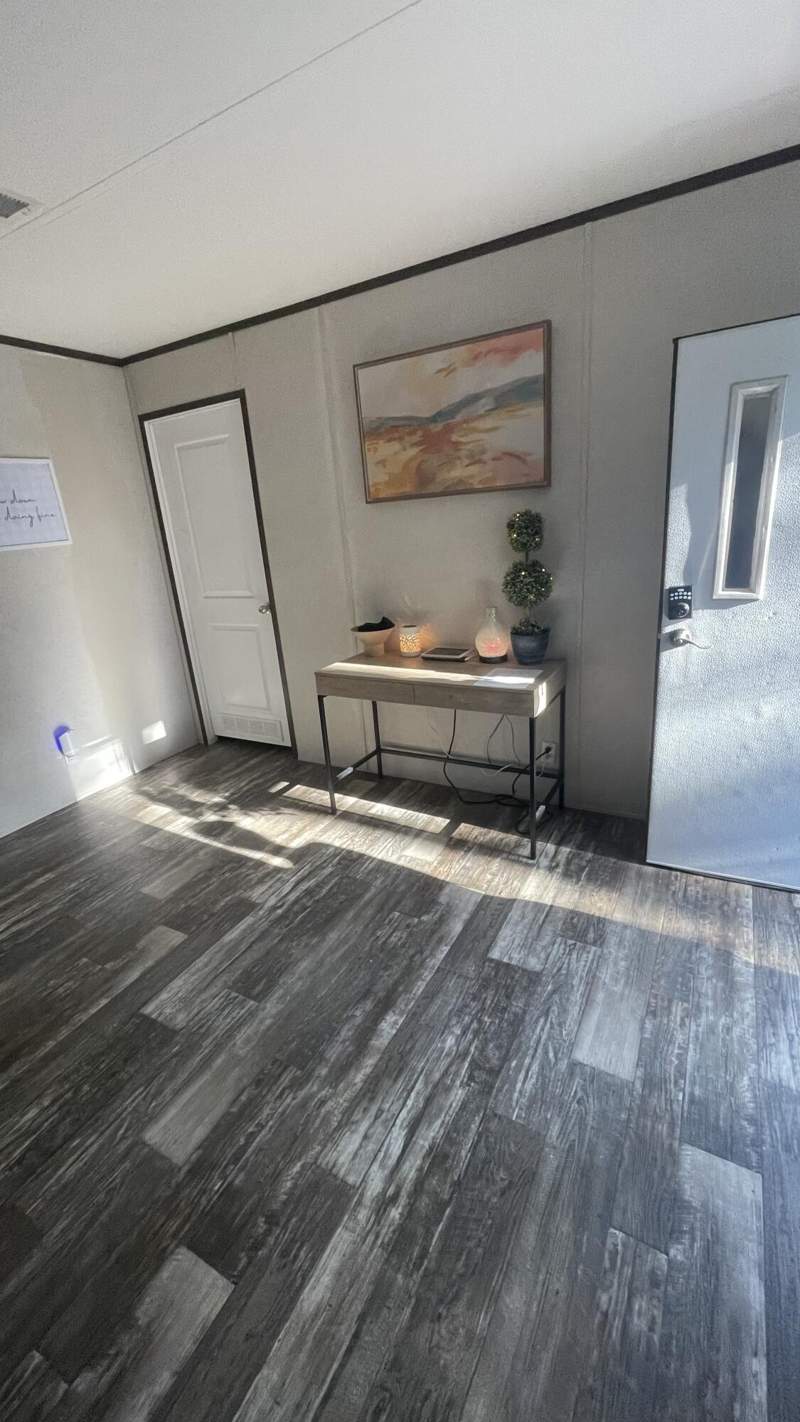 3 bedroom Mobile Home at 187 E Violet Lane, Oakwood Hills Unit 1, DeFuniak Springs — photo 4