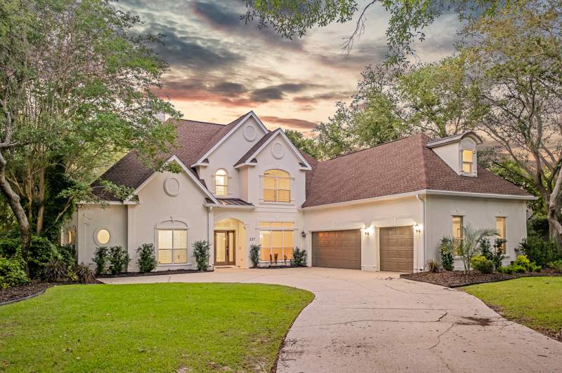 4 bedroom Detached Single Family at 237 Matties Way, Kelly Plantation S/D, Destin — photo 2
