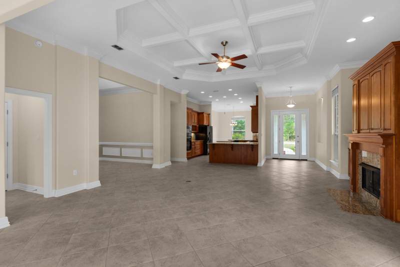 3 bedroom Detached Single Family at 155 E Club House Drive, Windswept Estates, Freeport — photo 5
