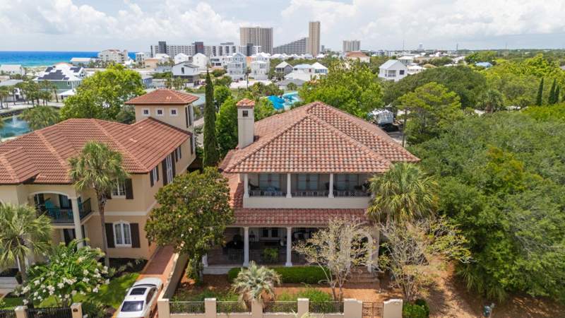 4 bedroom Detached Single Family at 176 Rue Martine, Caribe West, Miramar Beach — photo 2