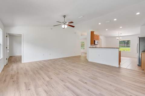 48 S Pleasant Drive, DeFuniak Springs FL - photo 16 of 47