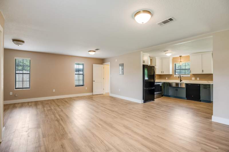 3 bedroom Detached Single Family at 5593 Galaxy Drive, 231100.00, Crestview — photo 5