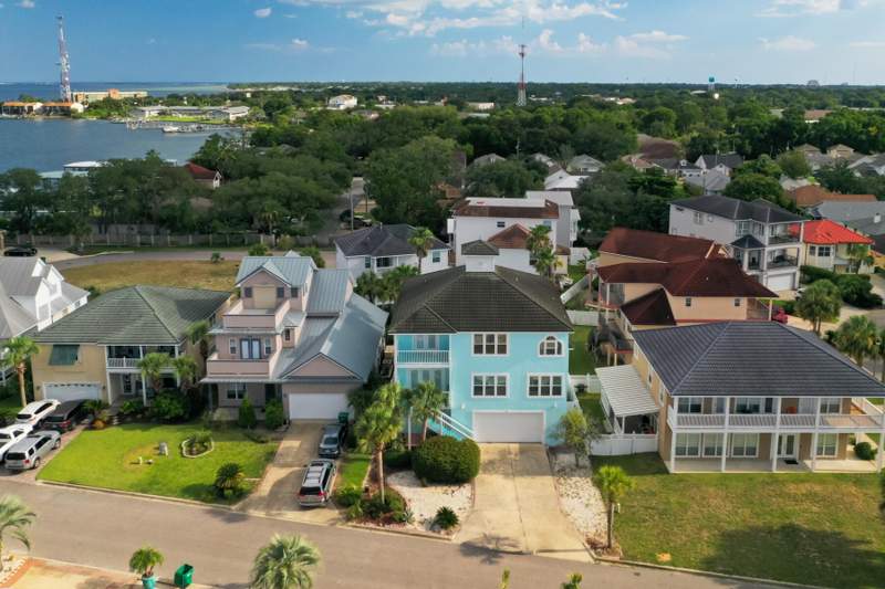 4 bedroom Detached Single Family at 2400 Palm Harbor Drive, Palm Harbor Marina, Fort Walton Beach — photo 4