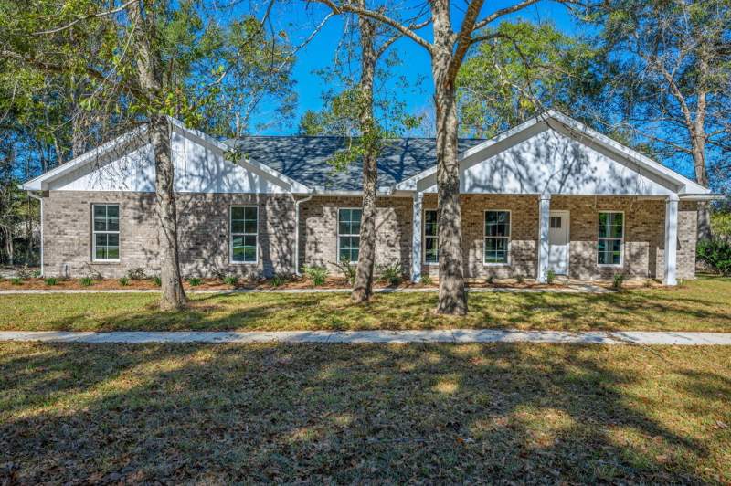 4 bedroom Detached Single Family at 1524 Kais Street, Mossy Oaks, Baker — photo 2