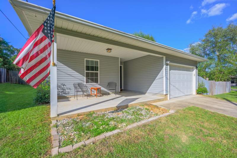 3 bedroom Detached Single Family at 1833 Gainer Avenue, North Supergroup, Baker — photo 3