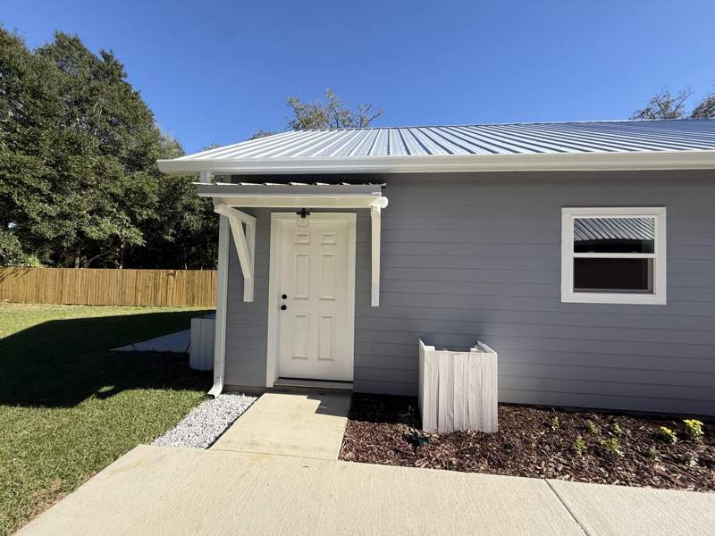 3 bedroom Detached Single Family at 874 W Orange Avenue, Defuniak Springs Town Of, DeFuniak Springs — photo 5