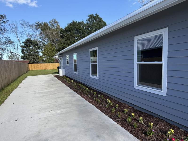 3 bedroom Detached Single Family at 874 W Orange Avenue, Defuniak Springs Town Of, DeFuniak Springs — photo 3