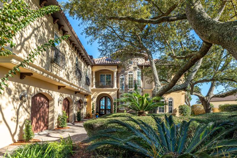 5 bedroom Detached Single Family at 7 Bay Cove Lane, Lake Lorraine Estates, Shalimar — photo 3