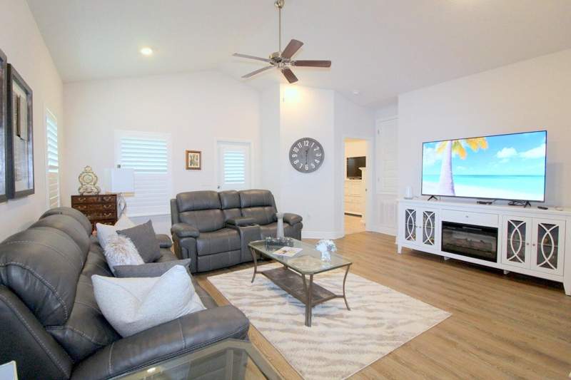 3 bedroom Detached Single Family at 454 Lightning Bug Lane, Hammock Bay-Firefly, Freeport — photo 4