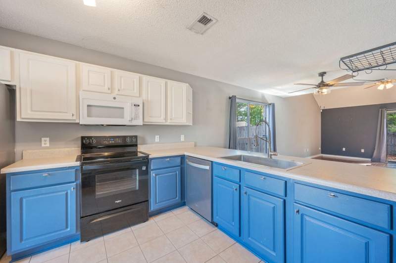 3 bedroom Detached Single Family at 433 Forest Glen Place, Forest Cove, Mary Esther — photo 4