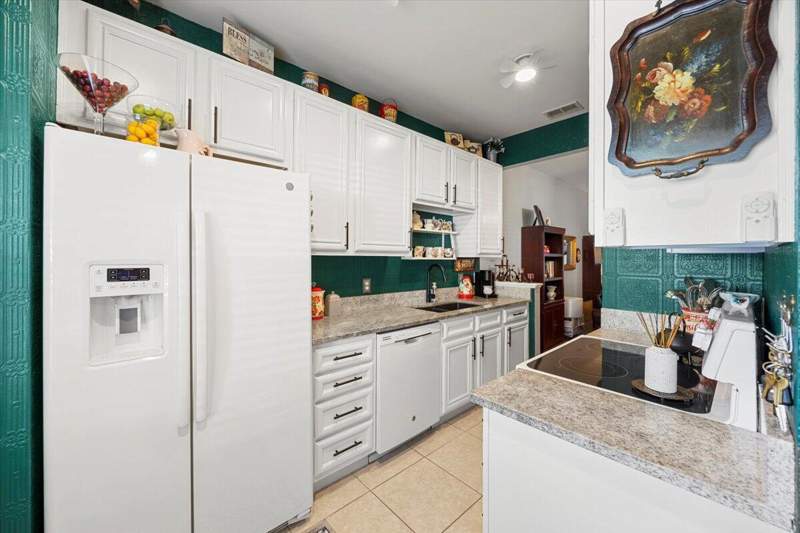 2 bedroom Townhouse at 15284 331 Business Highway #Unit 12A, Palms Of Freeport, Freeport — photo 2