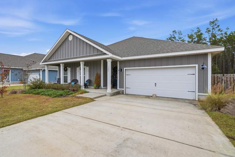 4 bedroom Detached Single Family at 304 Perimeter Place, Ashton Park Ph I, Freeport — photo 2