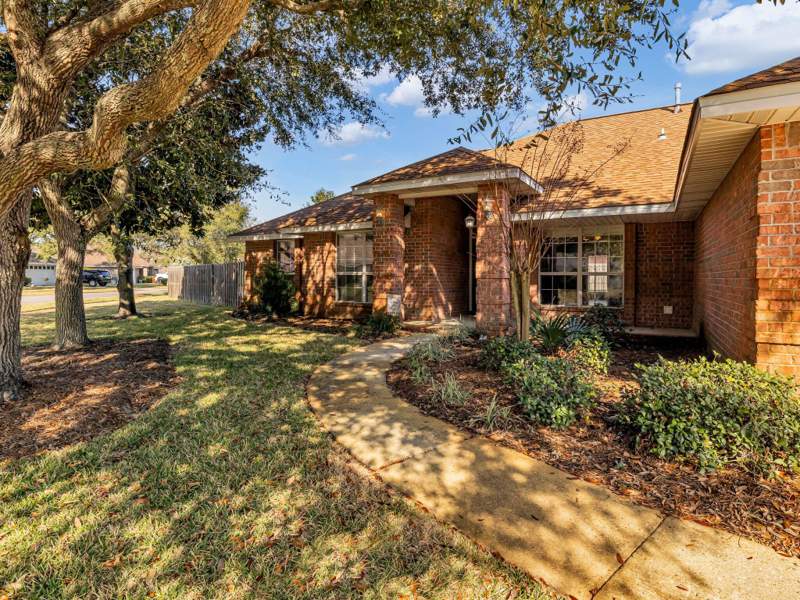 4 bedroom Detached Single Family at 4009 Lauren Court, Hidden Pines S/D, Destin — photo 2