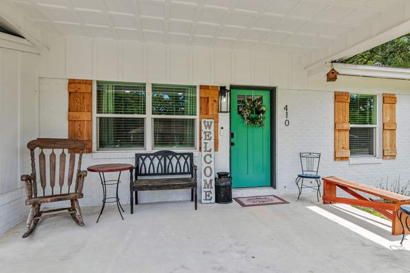 4 bedroom Detached Single Family at 410 James Avenue, Valparaiso Plat 16, Valparaiso — photo 2