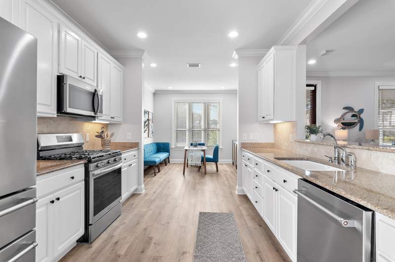 3 bedroom Detached Single Family at 2047 Crystal Lake Drive, Crystal Lake, Miramar Beach — photo 3