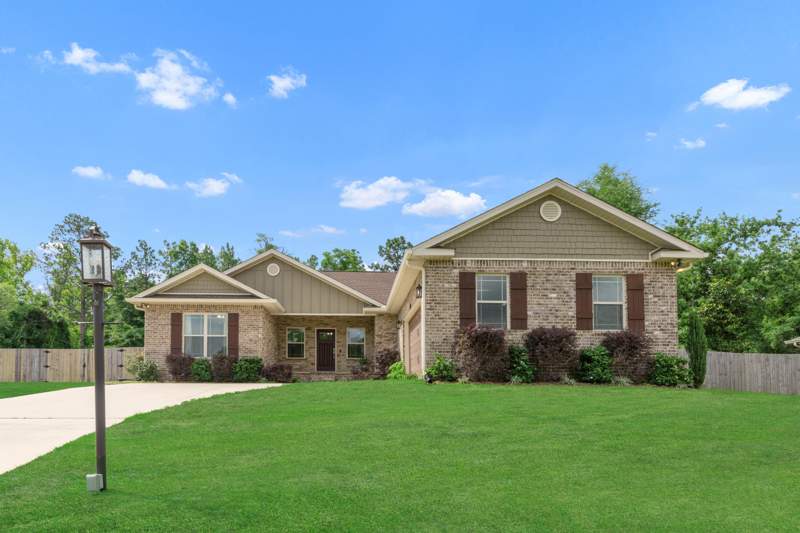 4 bedroom Detached Single Family at 6437 Amanda Court, Lake Arthur Estates, Crestview — photo 2