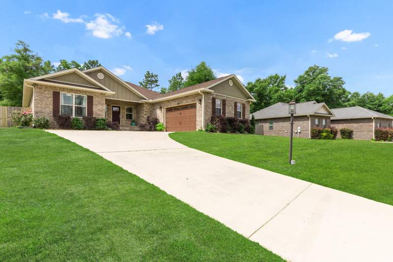 4 bedroom Detached Single Family at 6437 Amanda Court, Lake Arthur Estates, Crestview — photo 3
