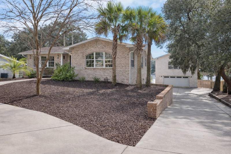 5 bedroom Detached Single Family at 640 W Sunset Boulevard, Sunset Strip, Fort Walton Beach — photo 3
