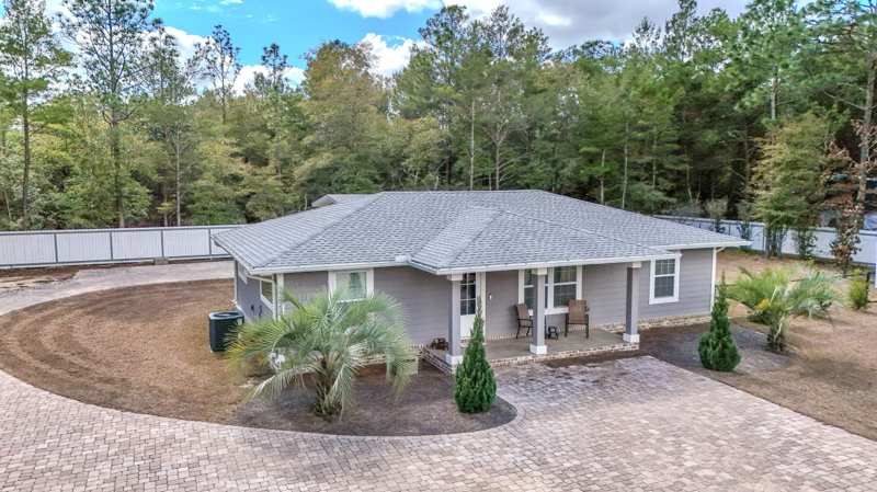 3 bedroom Detached Single Family at 521 W Juniper Avenue, Oakwood Hills, DeFuniak Springs — photo 1