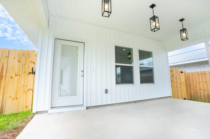 4 bedroom Detached Single Family at 110 2nd Avenue, 222000.20, Shalimar — photo 2