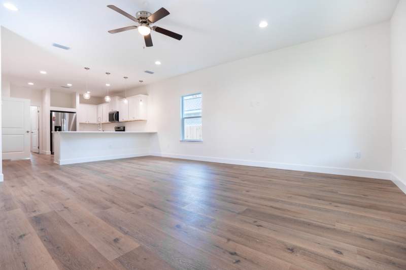 4 bedroom Detached Single Family at 110 2nd Avenue, 222000.20, Shalimar — photo 4