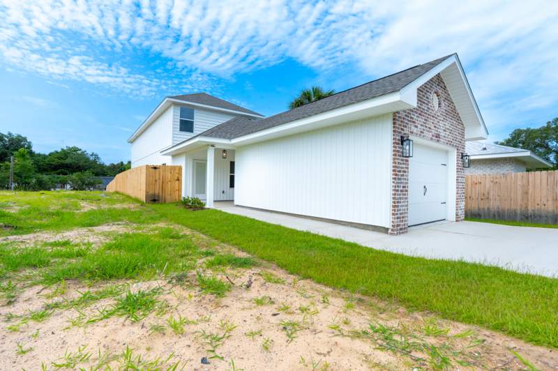 4 bedroom Detached Single Family at 110 2nd Avenue, 222000.20, Shalimar — photo 3