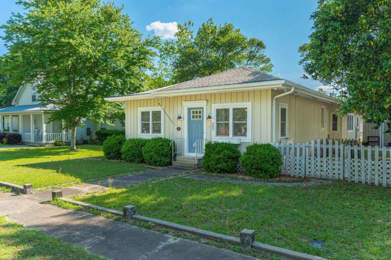 2 bedroom Detached Single Family at 302 Crescent Drive, Town Of Defuniak Springs, DeFuniak Springs — photo 2
